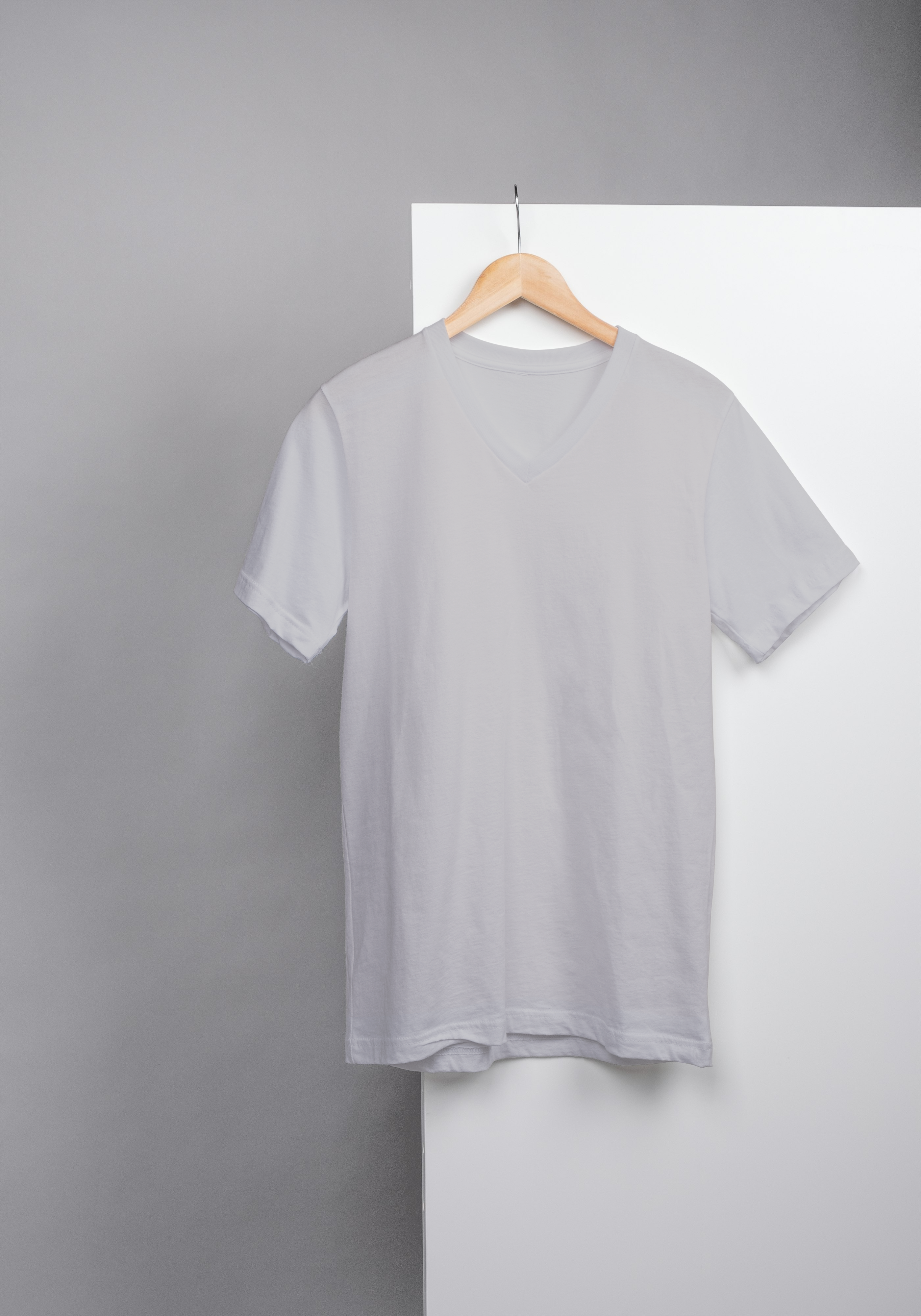 MEN's V NECK T-SHIRT