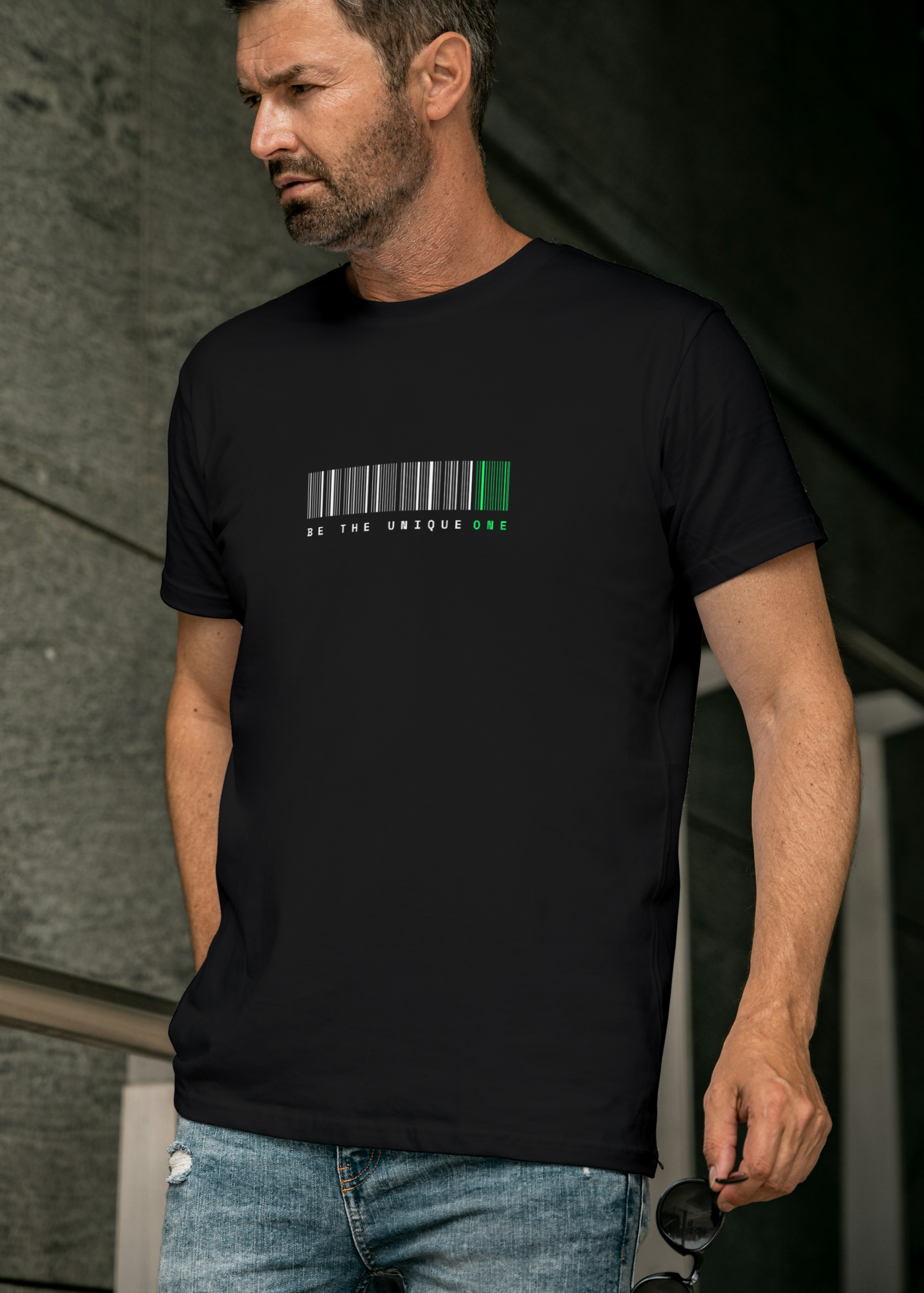 BE UNIQUE MEN CLASSIC T-SHIRT