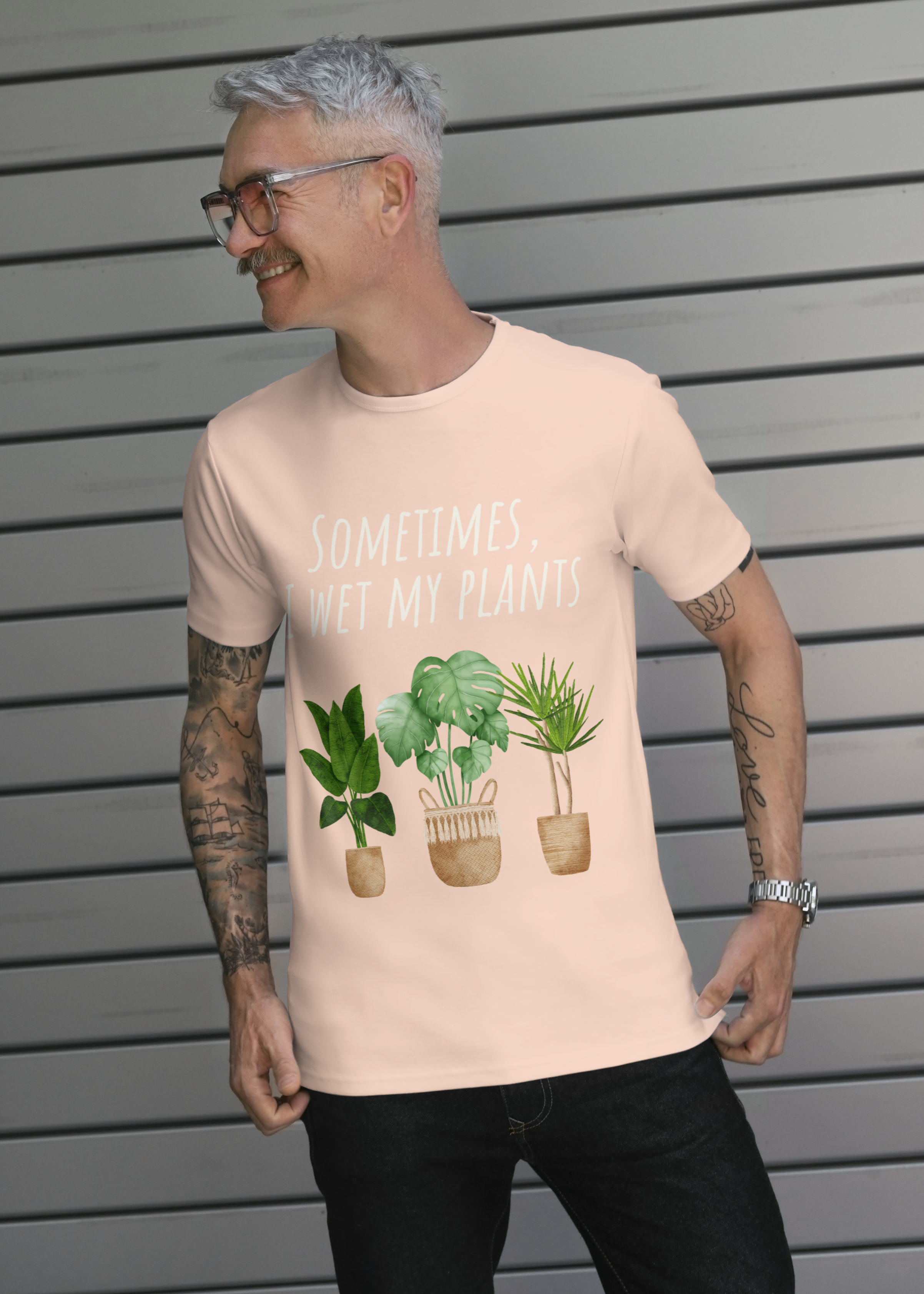 WATERING PLANTS MEN FUNNY CLASSIC T-SHIRT
